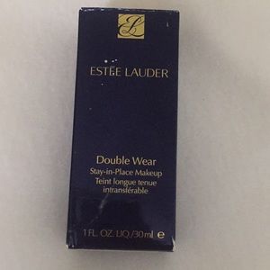 Estée Lauder double wear stay in place makeup